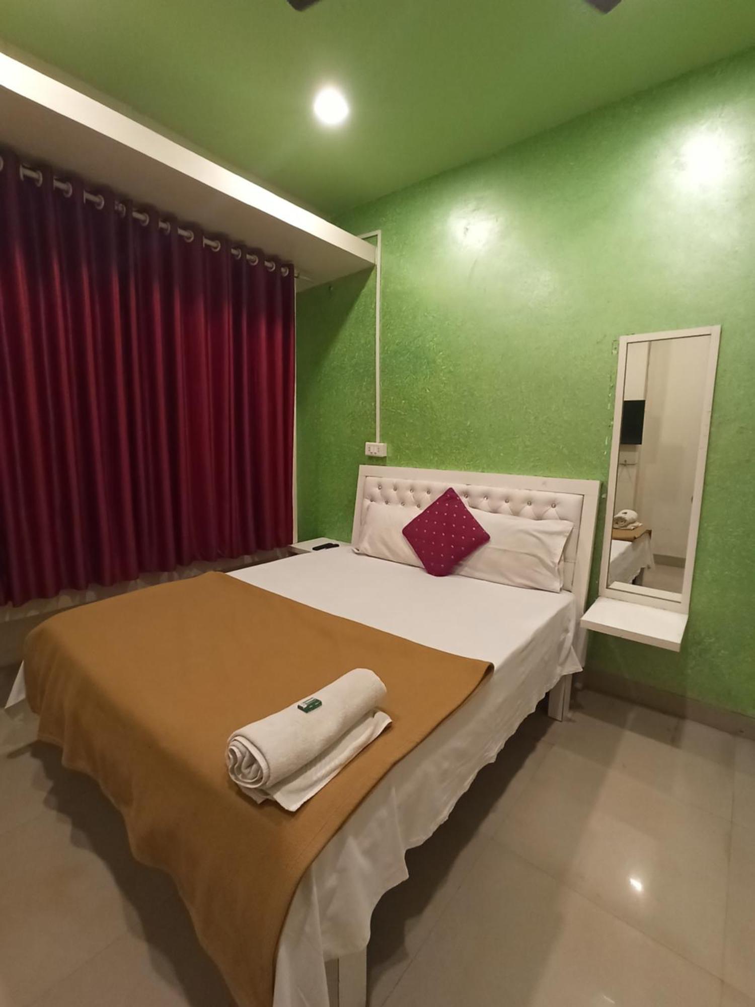 Malwade Motel Pune Exterior foto